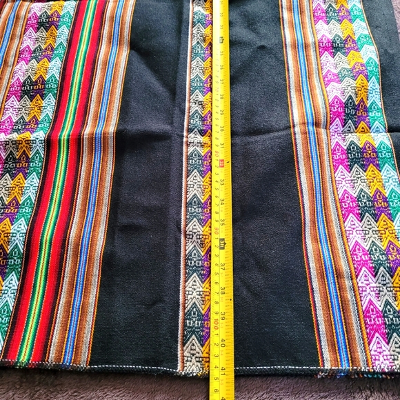 Vintage Peruvian table cloth/furniture cloth - Picture 6 of 7